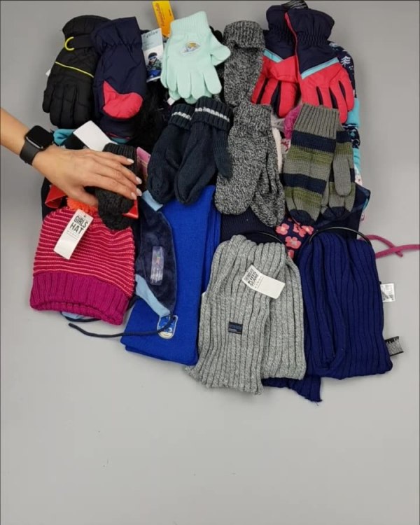 Фотография  273 - Шапки, шарфы, перчатки детские СТОК#3 кг, ЛОТ №2452 оптом в Йошкар-Оле и республике Марий Эл