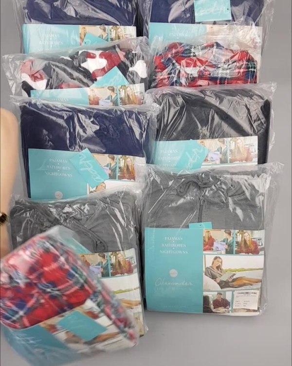 Фотография  953 - Халаты, комбинезоны (семейный) СТОК CAN#10 кг, ЛОТ №4448 оптом в Йошкар-Оле и республике Марий Эл