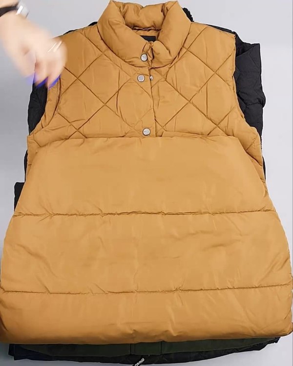 Фотография  994 - Верхняя одежда Дания#10,1 кг ЛОТ №6909 оптом в Йошкар-Оле и республике Марий Эл