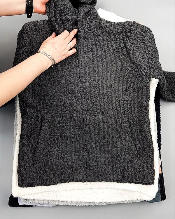 Фотография  827 - Джемпера СТОК CAN 084#7 кг, ЛОТ №7648 оптом в Йошкар-Оле и республике Марий Эл