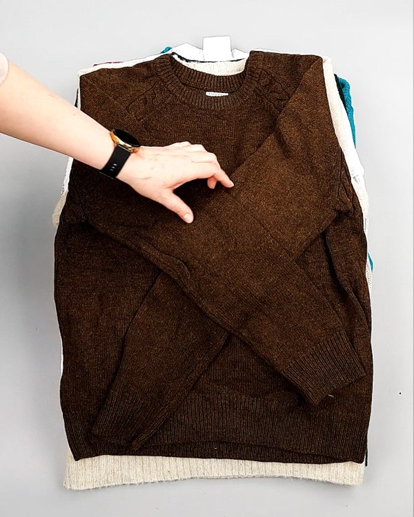 Фотография  689 - Джемпера СТОК CAN 084#7 кг, ЛОТ №7647 оптом в Йошкар-Оле и республике Марий Эл