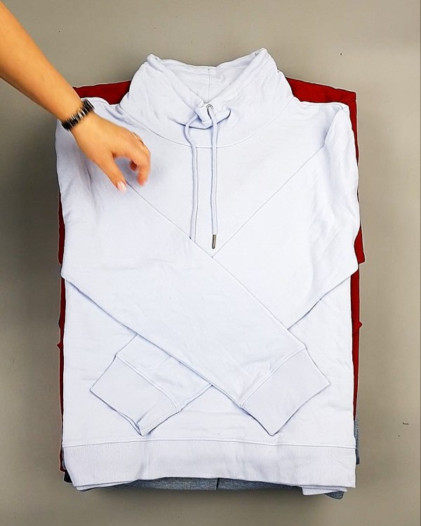 Фотография  776 - SWEATSHIRT CAN 084#10 кг, ЛОТ №7618 оптом в Йошкар-Оле и республике Марий Эл