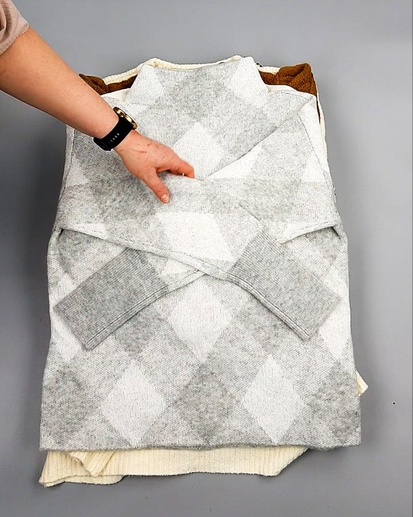 Фотография  336 - Джемпера СТОК CAN 084#7 кг, ЛОТ №7651 оптом в Йошкар-Оле и республике Марий Эл