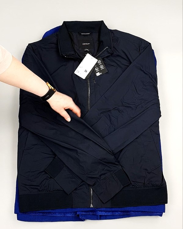 Фотография  598 - Ветровки м/ж C&A 025#10 кг, ЛОТ №7865 оптом в Йошкар-Оле и республике Марий Эл