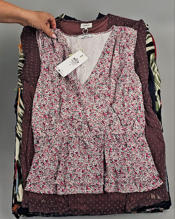 Фотография  591 - Блузки+Джемпера Bestseller Summer 045 B#8,5 кг, ЛОТ №9039 оптом в Йошкар-Оле и республике Марий Эл